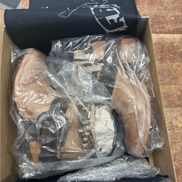 Freebird “Saloon” Tan Ankle Boots with Buckle and Studs - Picture 4 of 7